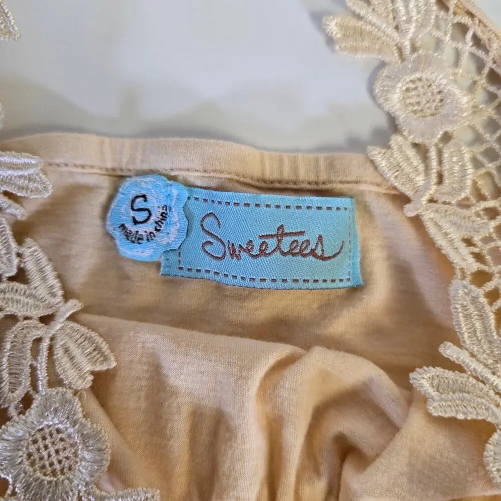 Sweetees Floral Lace Halter Top size Small - Picture 4 of 7